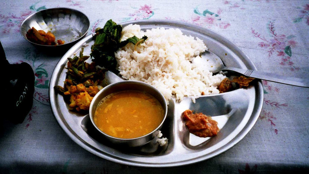 Dal Bhat: Sekali Makan, Kenyang 24 Jam Dal Bhat: Sekali Makan, Kenyang 24 Jam