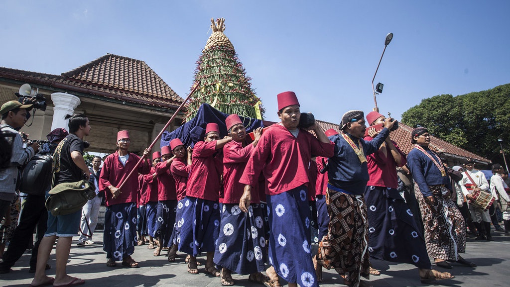 8 Tradisi Menyambut Idul Fitri di Berbagai Daerah di Indonesia 8 Tradisi Menyambut Idul Fitri di Berbagai Daerah di Indonesia