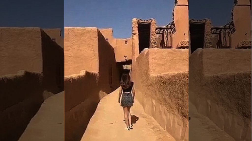 Polisi Arab Saudi Tangkap Perempuan Pakai Rok Mini di Riyadh Polisi Arab Saudi Tangkap Perempuan Pakai Rok Mini di Riyadh