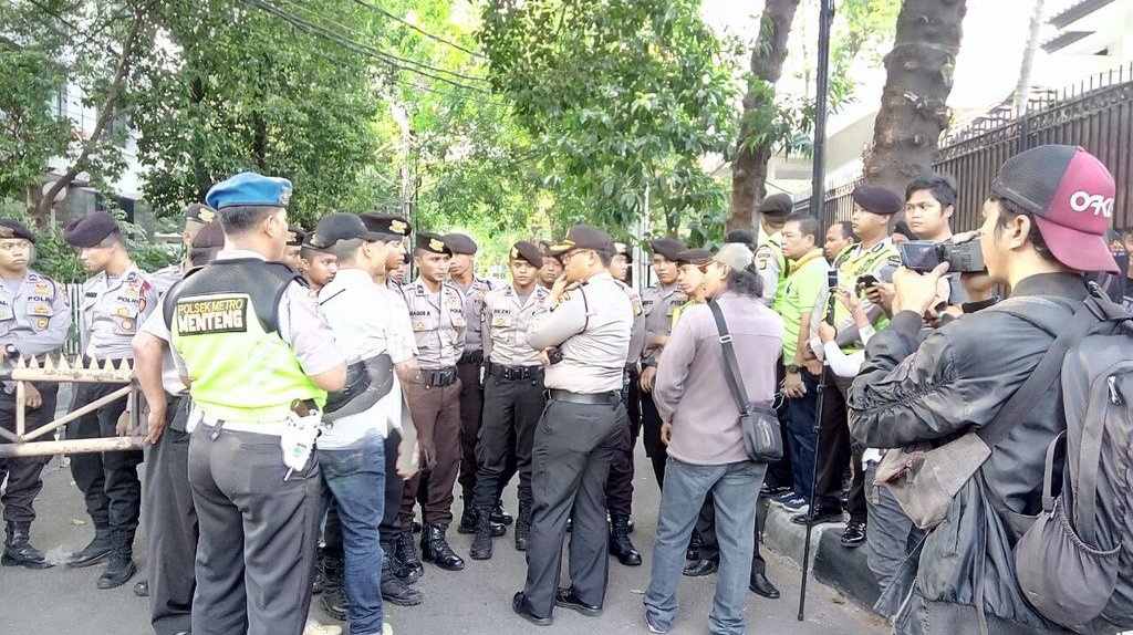 LBH: Polri Mengingkari Janji Melindungi Seminar 65 LBH: Polri Mengingkari Janji Melindungi Seminar 65