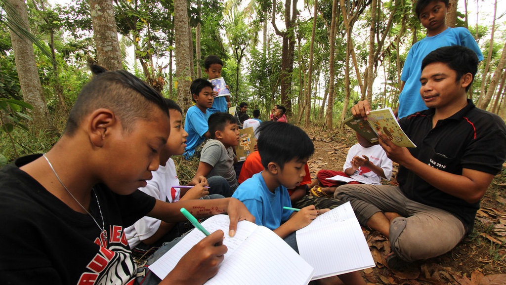 Hoaks Dipercaya Sebab Literasi Masyarakat Rendah Sejak di Sekolah Hoaks Dipercaya Sebab Literasi Masyarakat Rendah Sejak di Sekolah