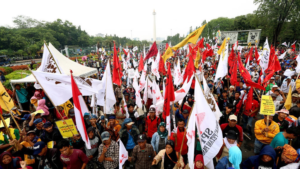 Petani Menuntut Reforma Agraria Petani Menuntut Reforma Agraria