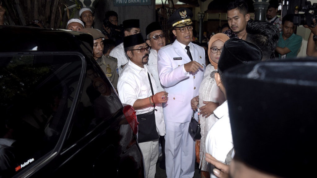 Pelantikan Anies-Sandi: Ribuan Warga Memadati Balai Kota DKI Pelantikan Anies-Sandi: Ribuan Warga Memadati Balai Kota DKI