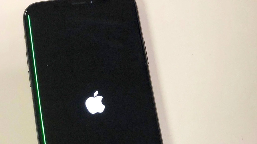 Laporan Cacat Layar yang Mencoreng Kemunculan iPhone X Laporan Cacat Layar yang Mencoreng Kemunculan iPhone X