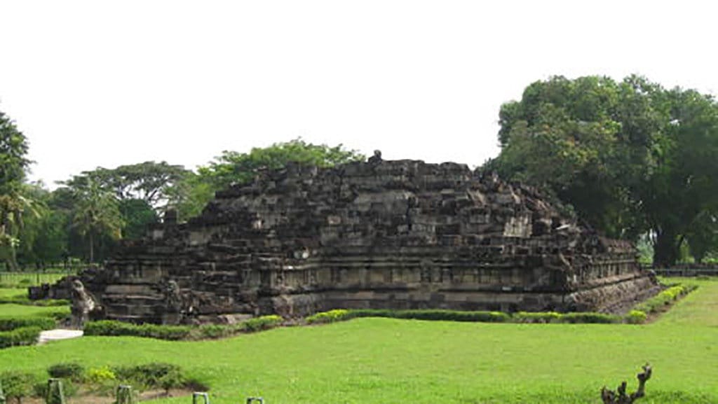 Sejarah Kepemimpinan Ratu Shima di Kerajaan Kalingga (674-695 M) Sejarah Kepemimpinan Ratu Shima di Kerajaan Kalingga (674-695 M)