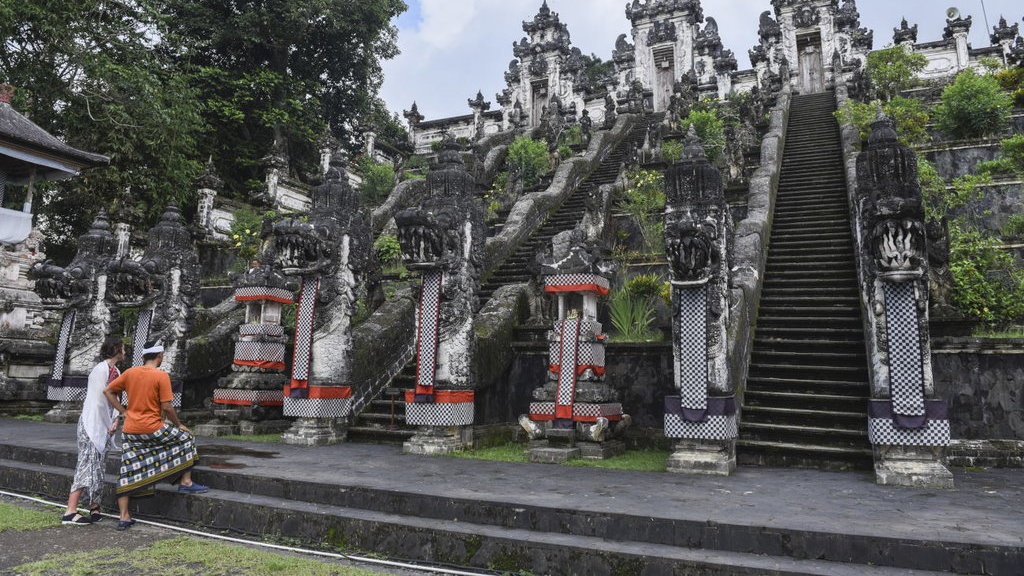 Komisi X DPR Usul Pembatasan Maskapai LCC Masuk Aturan Wisata Murah Komisi X DPR Usul Pembatasan Maskapai LCC Masuk Aturan Wisata Murah