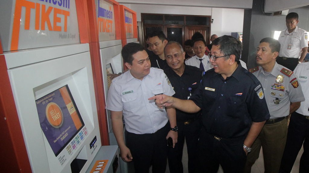 Tiket Kereta Api Ekonomi Surabaya-Jakarta Ludes Jelang Libur Natal Tiket Kereta Api Ekonomi Surabaya-Jakarta Ludes Jelang Libur Natal