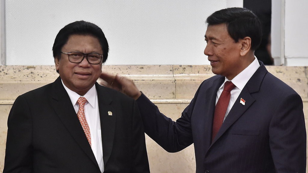 Wiranto vs OSO: Kepentingan Apa yang Membuat Mereka Berebut Hanura? Wiranto vs OSO: Kepentingan Apa yang Membuat Mereka Berebut Hanura?