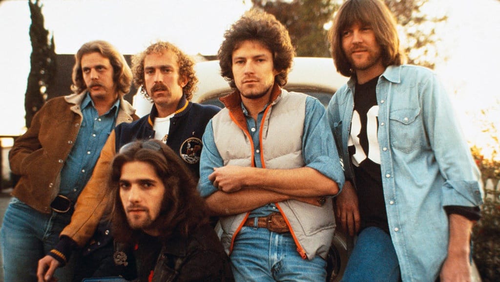 Hotel California dan Kutukan yang Menyertai The Eagles Hotel California dan Kutukan yang Menyertai The Eagles