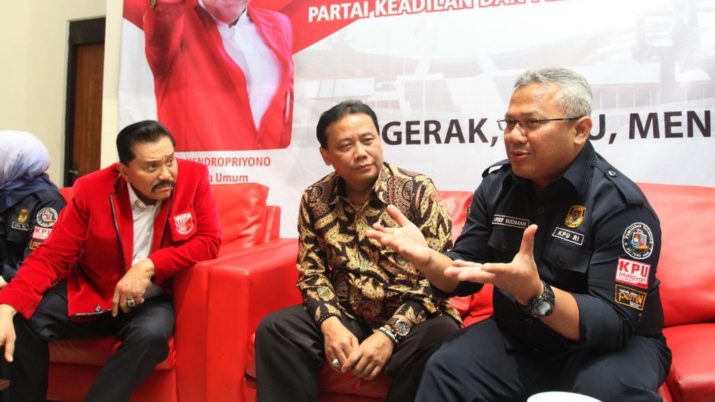 Dilaporkan PKPI, Ketua dan Komisioner KPU Diminta Hati-Hati Bicara Dilaporkan PKPI, Ketua dan Komisioner KPU Diminta Hati-Hati Bicara