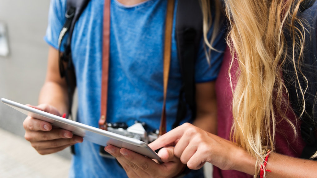 Tak Bisa Melancong Tanpa Smartphone Tak Bisa Melancong Tanpa Smartphone