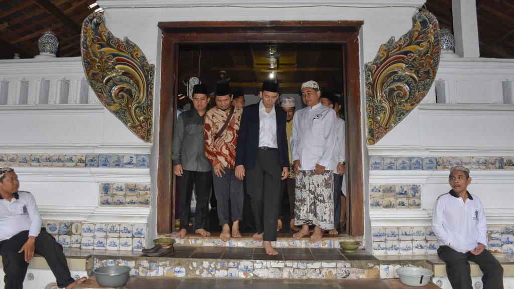Wajah Politik dan Wajah Agama Tuan Guru Bajang Wajah Politik dan Wajah Agama Tuan Guru Bajang