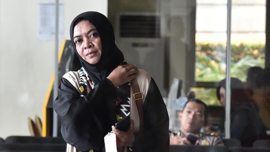 Mantan Anggota DPR Wa Ode Nurhayati Tak Tahu Bagi-bagi Uang e-KTP Mantan Anggota DPR Wa Ode Nurhayati Tak Tahu Bagi-bagi Uang e-KTP