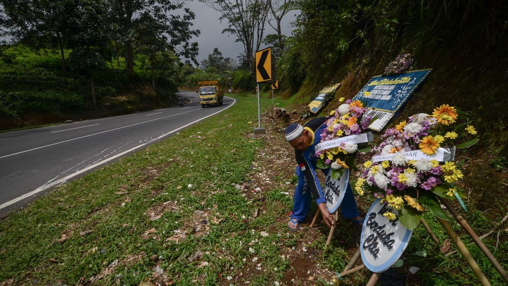 Kecelakaan di Tanjakan Emen Terulang, Kali Ini Menimpa Minibus Kecelakaan di Tanjakan Emen Terulang, Kali Ini Menimpa Minibus