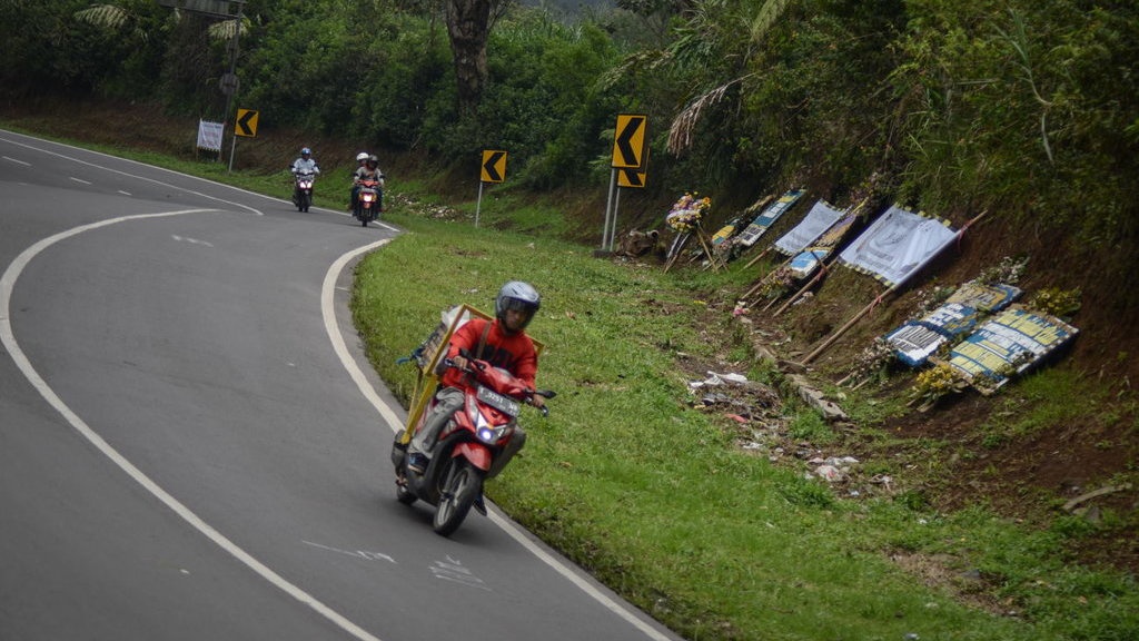 Kecelakaan di Tanjakan Emen, Tidak Ada Korban Jiwa, 7 Luka Berat Kecelakaan di Tanjakan Emen, Tidak Ada Korban Jiwa, 7 Luka Berat