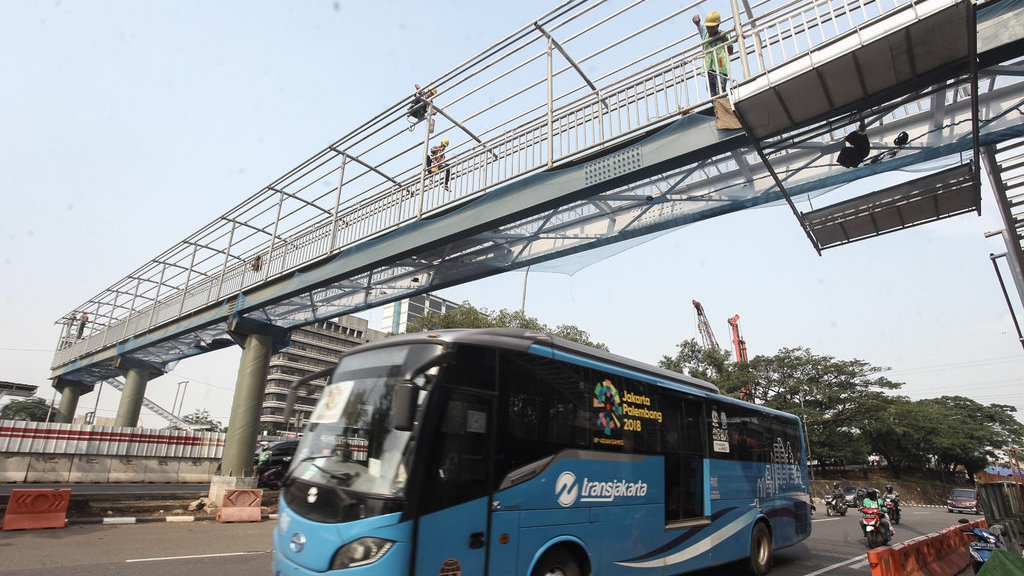Aksi Demo Buruh Hari Ini, Rute Bus Transjakarta Masih Dialihkan Aksi Demo Buruh Hari Ini, Rute Bus Transjakarta Masih Dialihkan