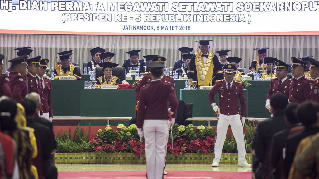 Megawati Soekarnoputri Terima Gelar Doktor Honoris Causa IPDN Megawati Soekarnoputri Terima Gelar Doktor Honoris Causa IPDN
