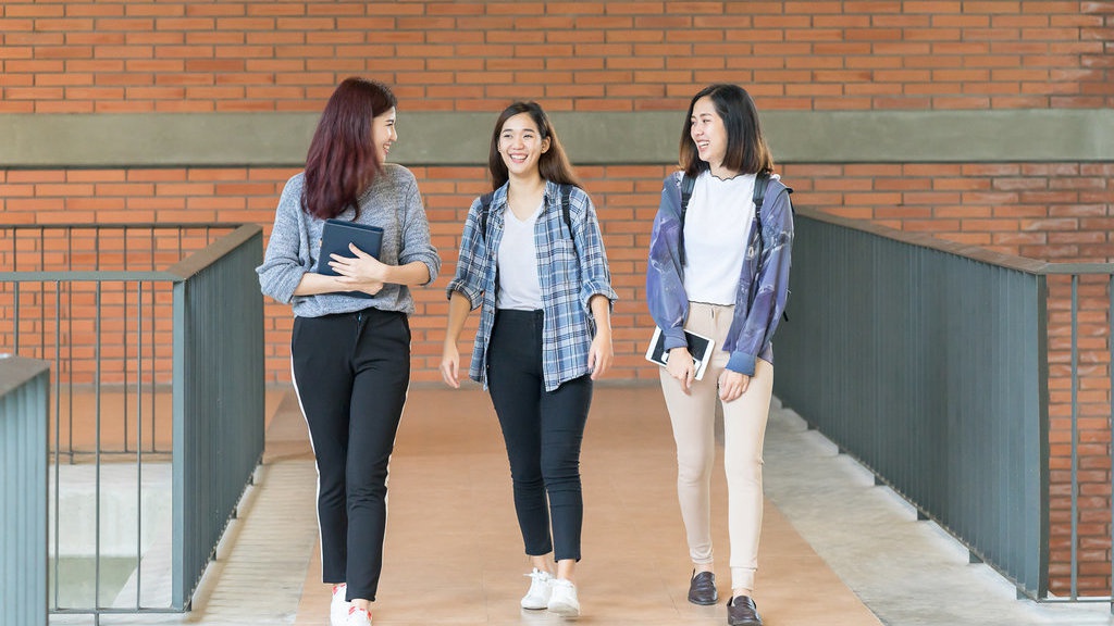 Perlukah Kampus Mengatur Cara Berpakaian Mahasiswa? Perlukah Kampus Mengatur Cara Berpakaian Mahasiswa?