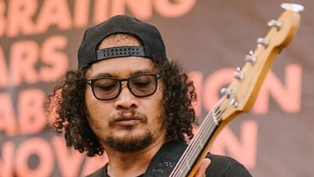 Kenang Made Indra, Robi Navicula Unggah Video Klip Terus Berjuang