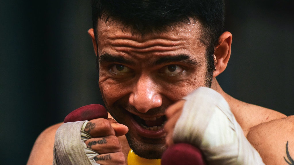 Darah, Keringat, dan Harga Diri: Dunia Para Petarung MMA Darah, Keringat, dan Harga Diri: Dunia Para Petarung MMA