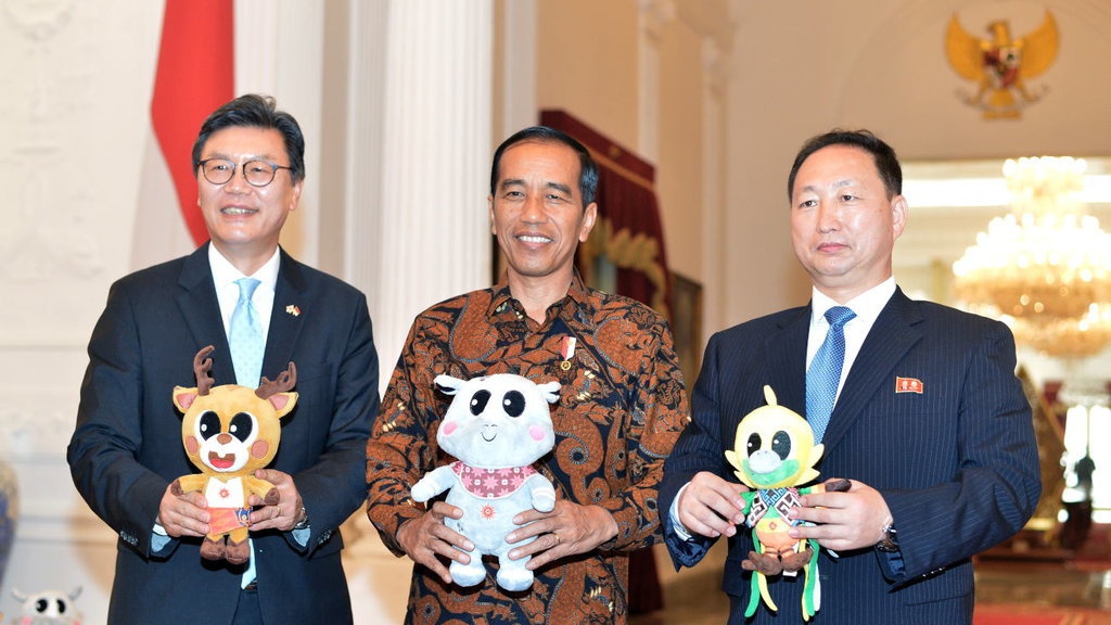 Jokowi Tawarkan Indonesia Jadi Tempat Pertemuan Kim Jong Un & Trump Jokowi Tawarkan Indonesia Jadi Tempat Pertemuan Kim Jong Un & Trump