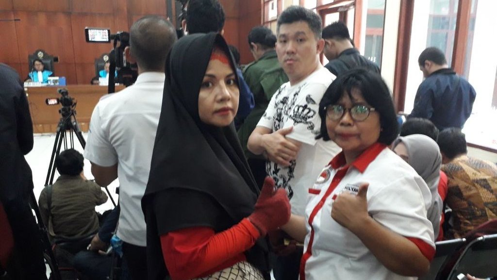 Vonis Gugatan HTI, Relawan Jokowi Ikut Kawal Jalannya Persidangan Vonis Gugatan HTI, Relawan Jokowi Ikut Kawal Jalannya Persidangan