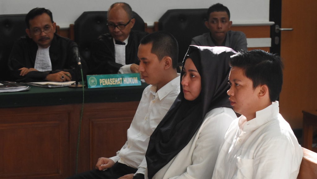 Vonis Kasus First Travel: Andika 20 Tahun, Anniesa 18 Tahun Penjara Vonis Kasus First Travel: Andika 20 Tahun, Anniesa 18 Tahun Penjara