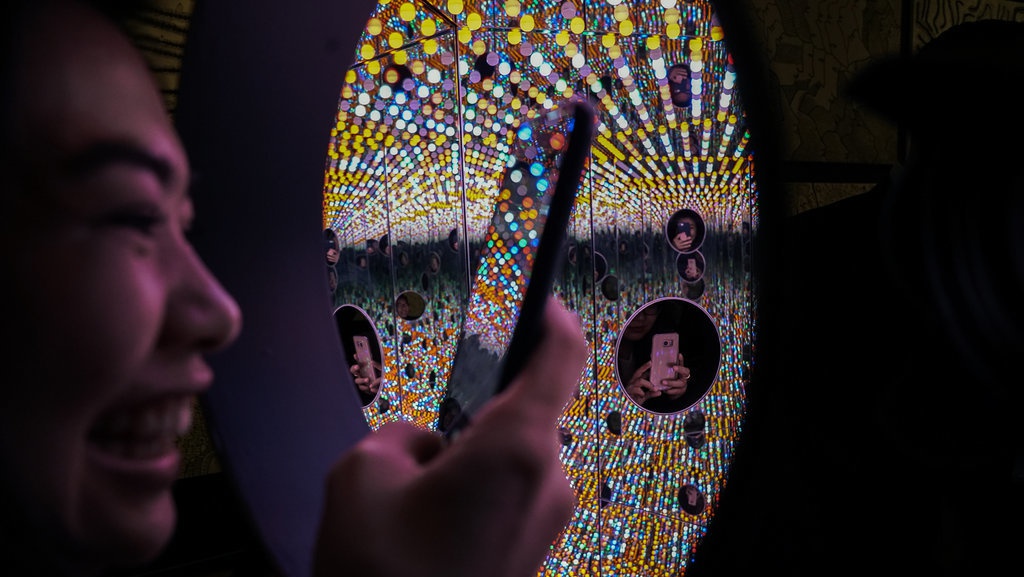 Antusiasme Pembukaan Pameran Seni Yayoi Kusama Antusiasme Pembukaan Pameran Seni Yayoi Kusama