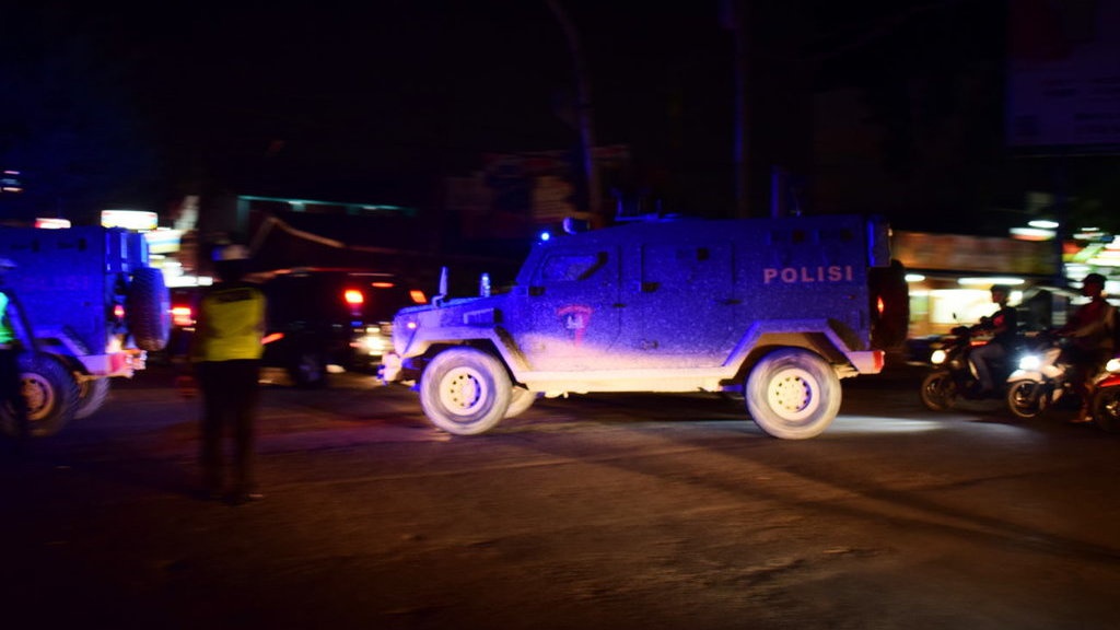 Polisi Jawab Tuduhan Penelanjangan Pembesuk Rutan Mako Brimob Polisi Jawab Tuduhan Penelanjangan Pembesuk Rutan Mako Brimob