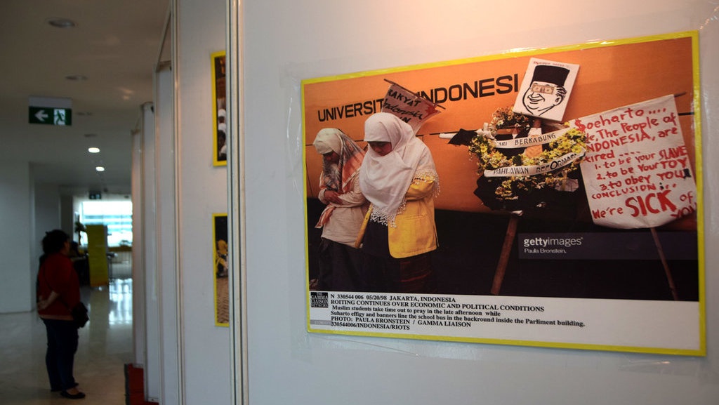 Bingkai Kilas Balik 20 Tahun Reformasi Bingkai Kilas Balik 20 Tahun Reformasi