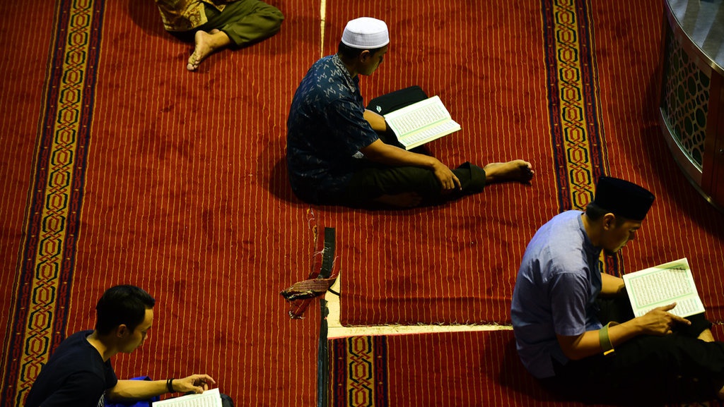 Aktivitas Ngabuburit di Masjid Istiqlal Aktivitas Ngabuburit di Masjid Istiqlal