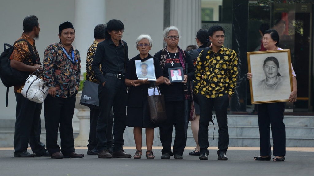Suara Pesimistis Usai Jokowi Terima Keluarga Korban Pelanggaran HAM Suara Pesimistis Usai Jokowi Terima Keluarga Korban Pelanggaran HAM