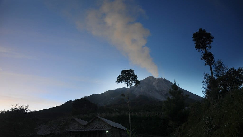 Merapi dalam Kosmologi Jawa: Takdir, Cobaan, atau Peringatan? Merapi dalam Kosmologi Jawa: Takdir, Cobaan, atau Peringatan?