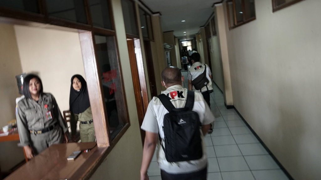 KPK Tangkap 5 Orang dalam Penindakan pada Rabu Malam KPK Tangkap 5 Orang dalam Penindakan pada Rabu Malam