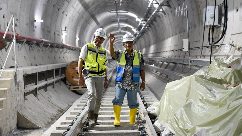 Menko Perekonomian Meninjau Proyek MRT Menko Perekonomian Meninjau Proyek MRT