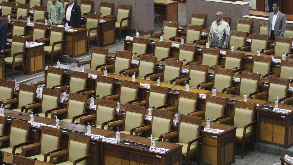 Menguji Komitmen Parpol Soal Larangan Eks Koruptor Maju Caleg Menguji Komitmen Parpol Soal Larangan Eks Koruptor Maju Caleg