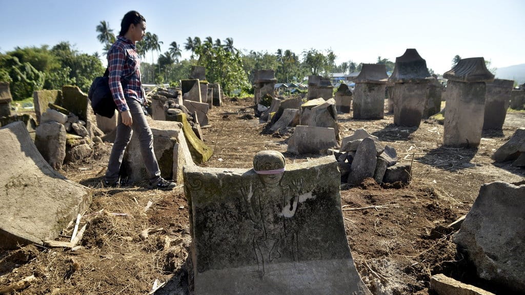 Sistem Kepercayaan di Indonesia Sebelum Kedatangan Hindu-Buddha Sistem Kepercayaan di Indonesia Sebelum Kedatangan Hindu-Buddha