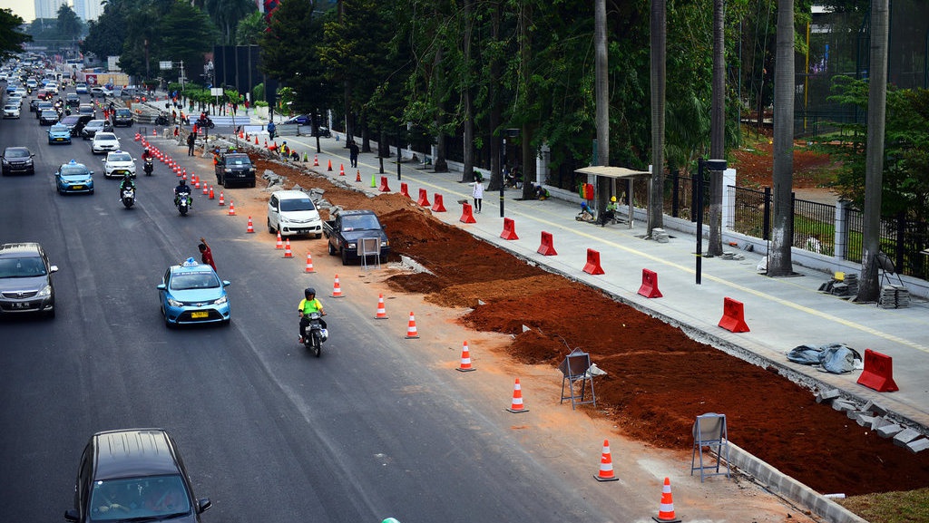 Trotoar Sudirman Dinilai Dikerjakan Secara Terburu-buru