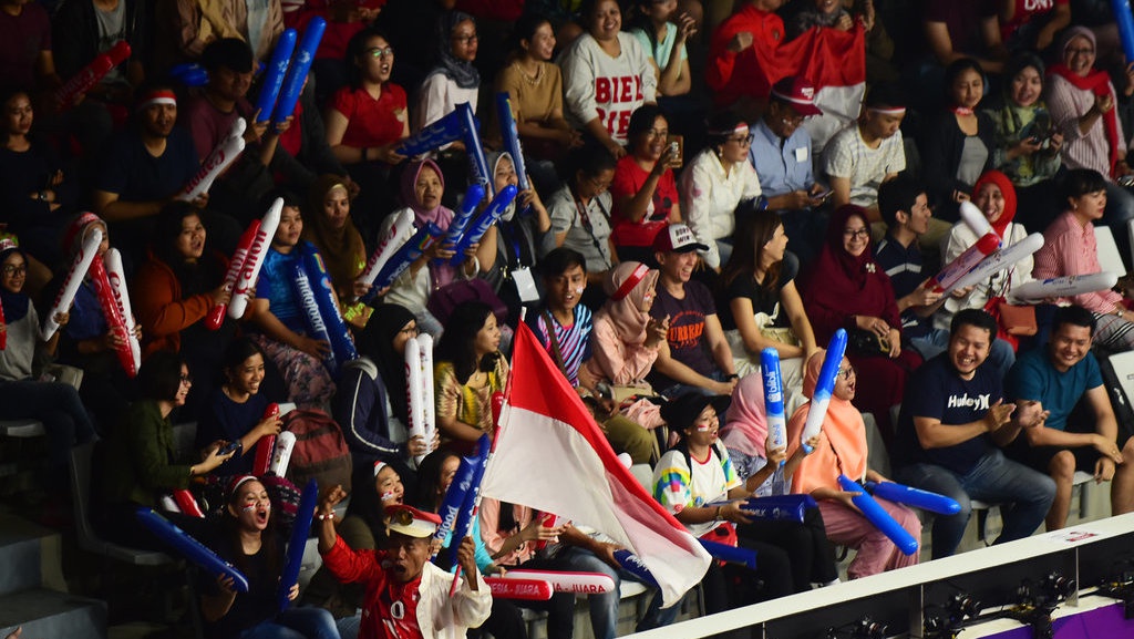 Bahagia dengan Menjadi Suporter Olahraga Bahagia dengan Menjadi Suporter Olahraga