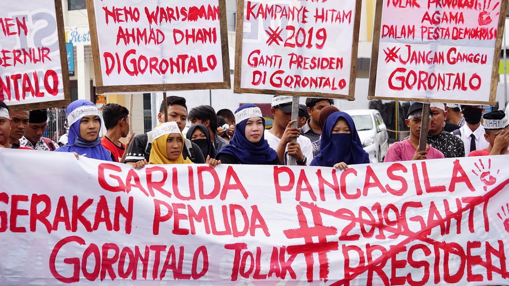 Materi Demokrasi: Sejarah, Prinsip & Implementasinya di Indonesia Materi Demokrasi: Sejarah, Prinsip & Implementasinya di Indonesia