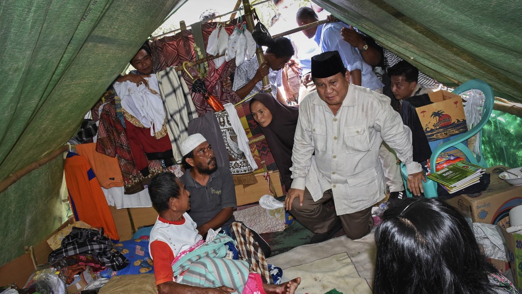 Prabowo Kunjungi Pengungsi Lombok Bersama Titiek Soeharto Prabowo Kunjungi Pengungsi Lombok Bersama Titiek Soeharto