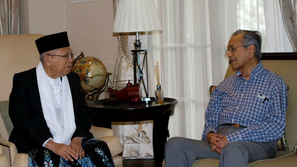 Ma'ruf Amin Ucapkan Selamat Saat Bertemu Perdana Menteri Malaysia Ma'ruf Amin Ucapkan Selamat Saat Bertemu Perdana Menteri Malaysia