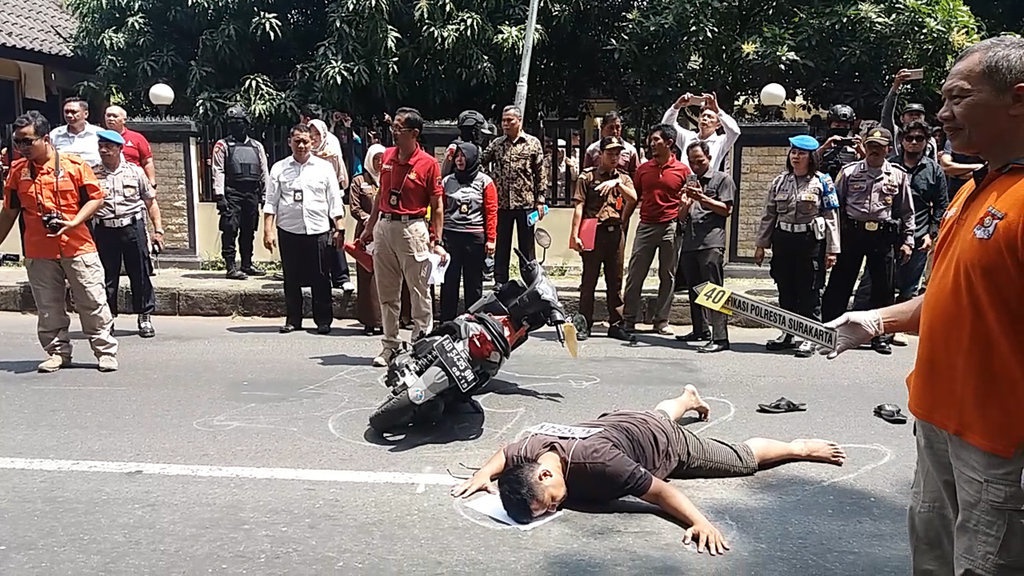 Kasus Mercy vs Honda Beat: Misteri Pria Kekar Pengawal Bos Indaco Kasus Mercy vs Honda Beat: Misteri Pria Kekar Pengawal Bos Indaco