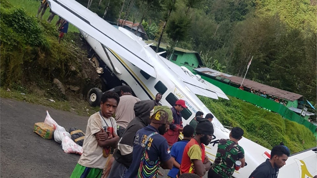 Pesawat Cessna Tergelincir di Runway Bandara Papua, Tak Ada Korban Pesawat Cessna Tergelincir di Runway Bandara Papua, Tak Ada Korban