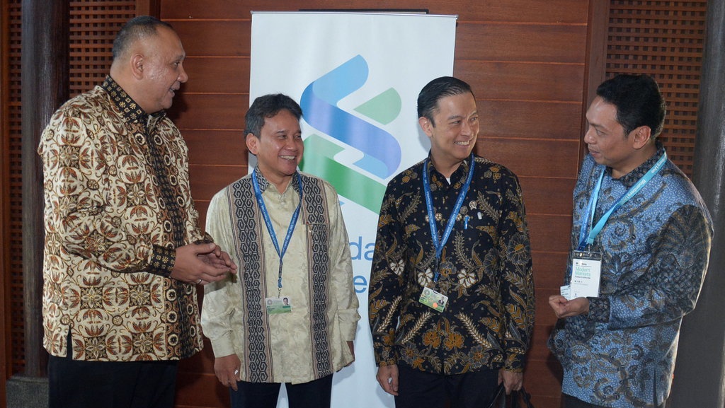 Standard Chartered Bayar $ 1,1 Miliar Karena Langgar Sanksi Iran Standard Chartered Bayar $ 1,1 Miliar Karena Langgar Sanksi Iran