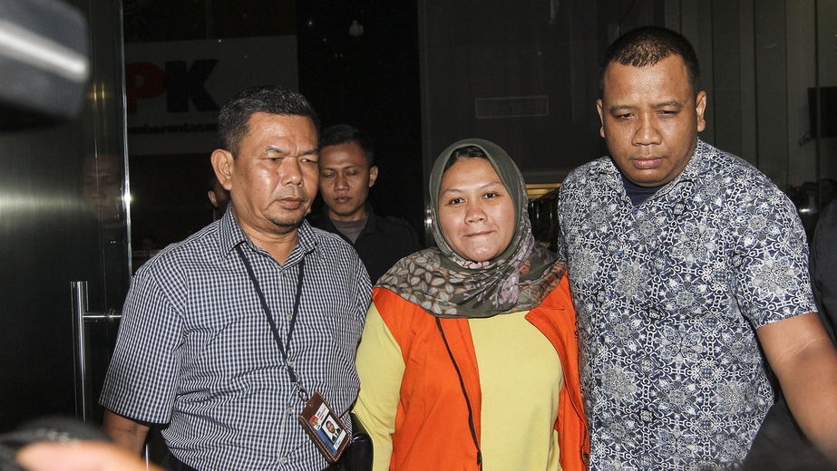 KPK Temukan Uang Lebih dari Rp100 Juta di Rumah Bupati Bekasi KPK Temukan Uang Lebih dari Rp100 Juta di Rumah Bupati Bekasi