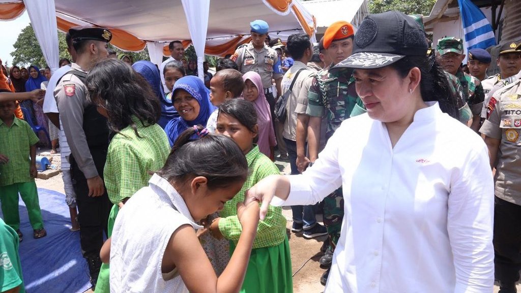 Menko PMK Tinjau Langsung Penanganan Pasca Gempa NTB Menko PMK Tinjau Langsung Penanganan Pasca Gempa NTB