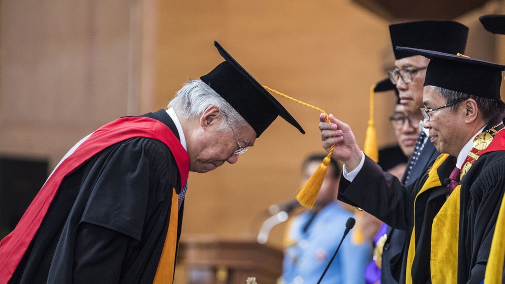 Arti Gelar Honoris Causa, Cara Mendapatkan, & Apakah Diakui? Arti Gelar Honoris Causa, Cara Mendapatkan, & Apakah Diakui?