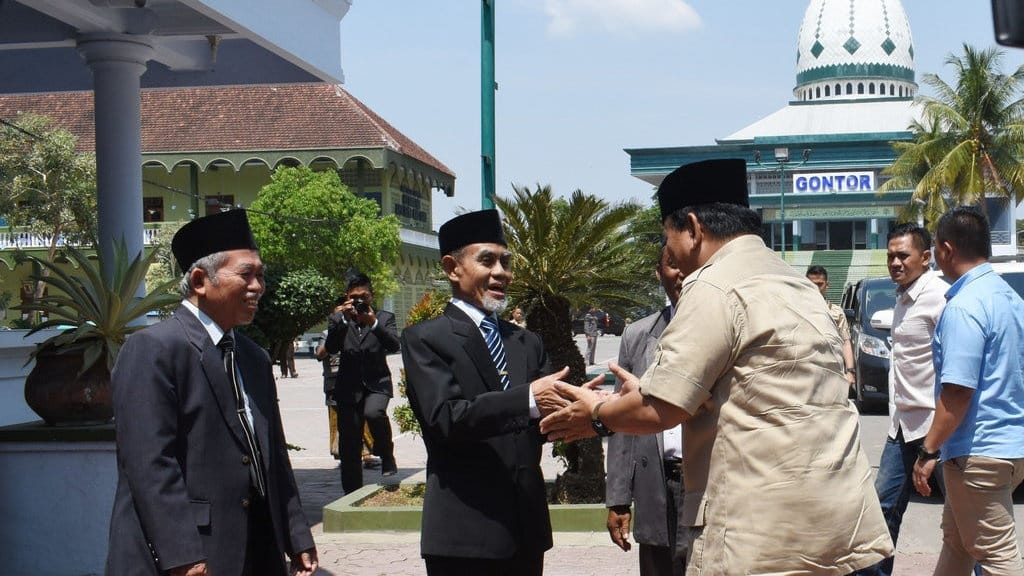 Profil K.H. Hasan Abdullah Sahal, Pimpinan PMDG Gontor Profil K.H. Hasan Abdullah Sahal, Pimpinan PMDG Gontor