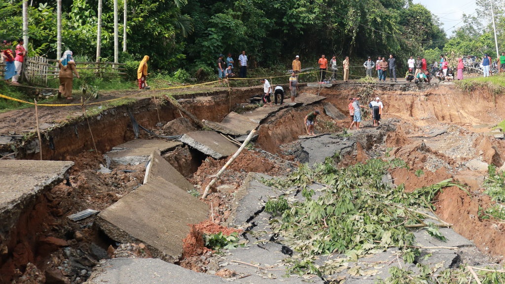 Banjir dan Tanah Longsor: Bagaimana Bisa Terjadi? Banjir dan Tanah Longsor: Bagaimana Bisa Terjadi?